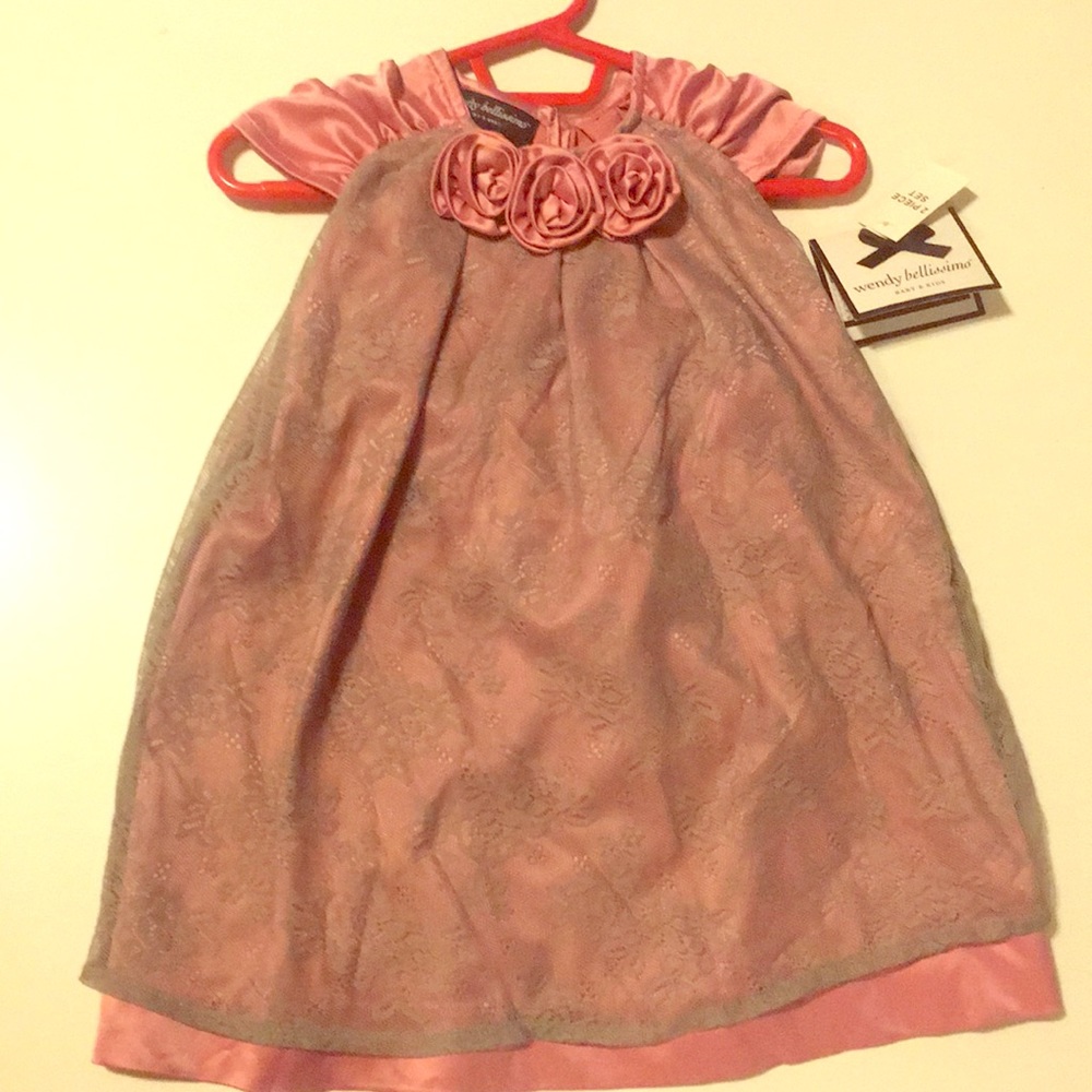 Wendy Bellisimo 2 piece set w/rose overlay.